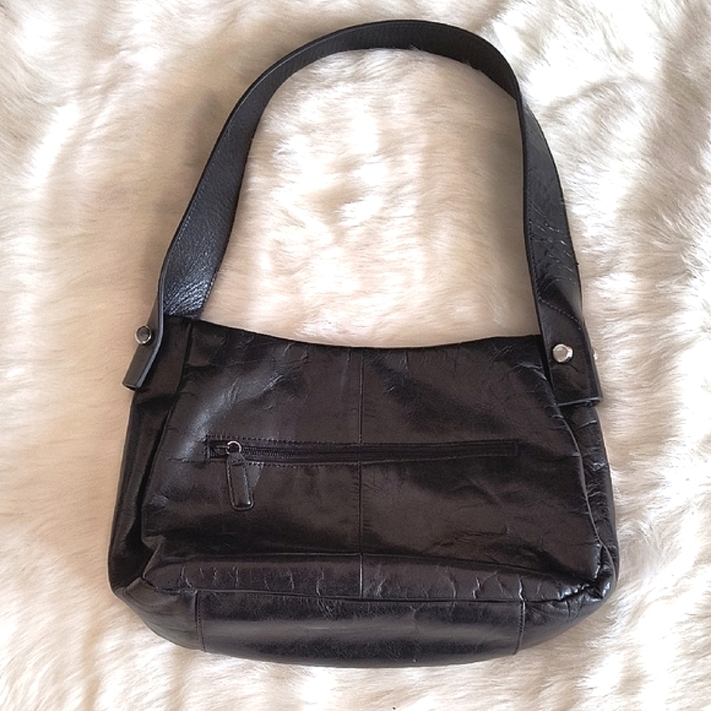 Danier Classic Black Leather Shoulder Bag. Great Condition.